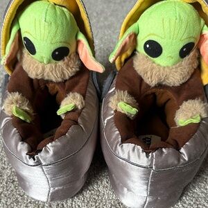Kids Plush Star Wars Yoda Slippers - Silver and Green